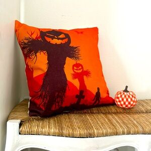 Spooky Halloween decorative pillow case 20x20, NWOT